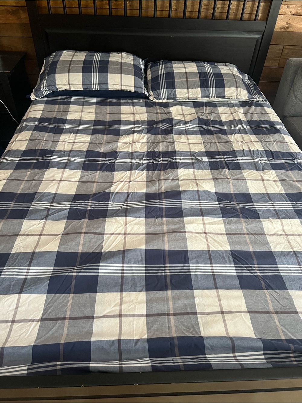 Navy and White Duvet Cover with pillowcases double/queen size bed
